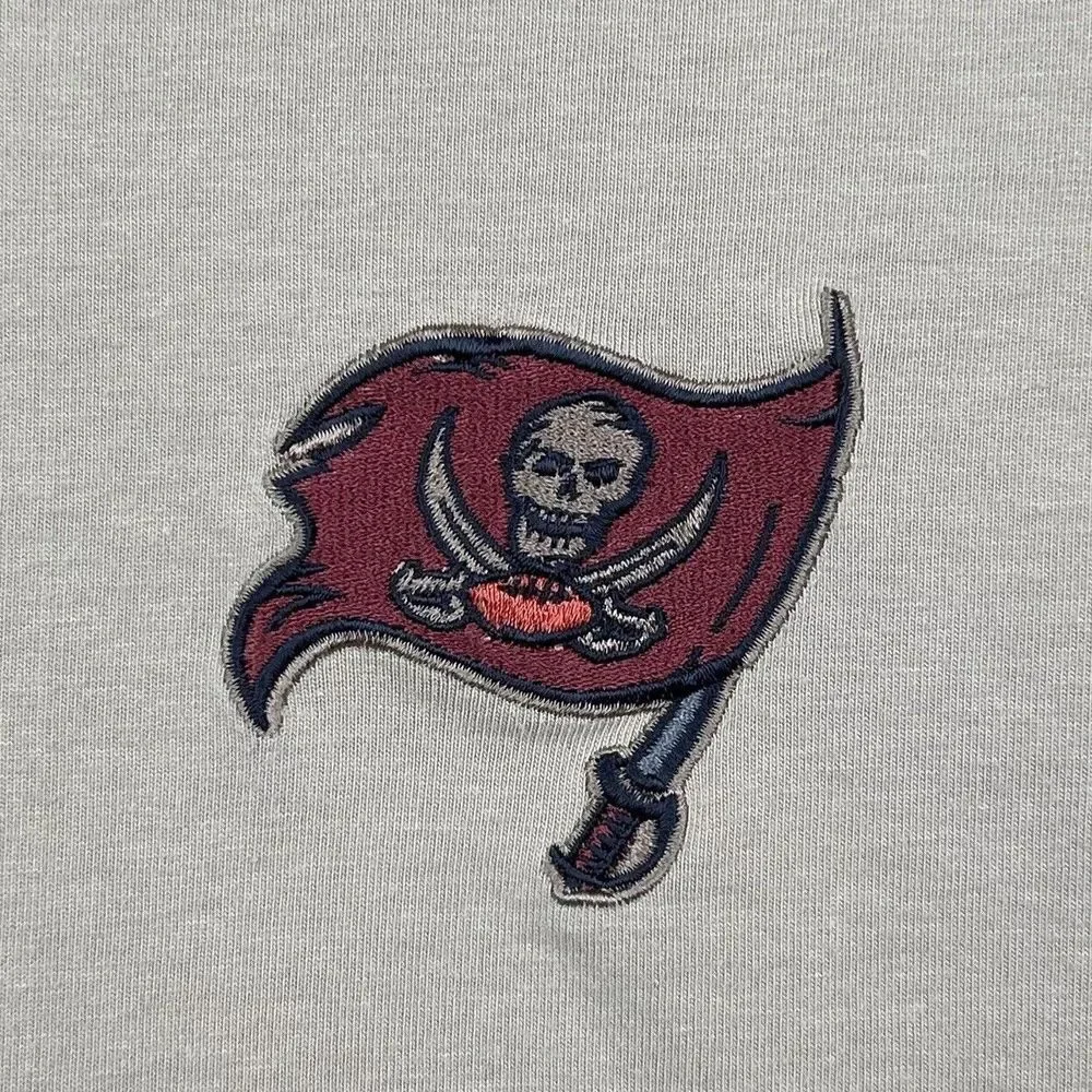 Vintage No‎ Huddle NFL Mens XL Red & Beige 2004 Tampa Bay Buccaneers T-Shirt